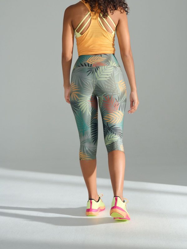 XINQTRADE72364 Palm Print Active Power Capri Leggings - Image 3